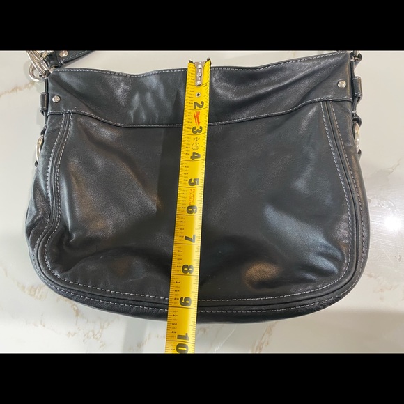 Gorgeous Coach shoulder/crossbody. Brown scarf not included. - Picture 9 of 11